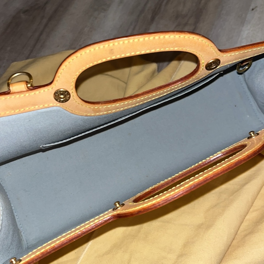 Louis Vuitton - Picture 9 of 15